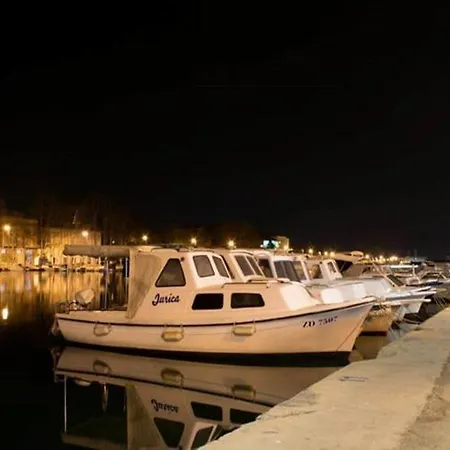 纳达别墅酒店 3* 扎达尔