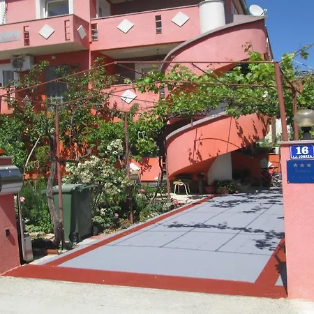 Nada Guest house