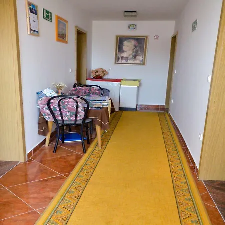 纳达别墅酒店 3* 扎达尔